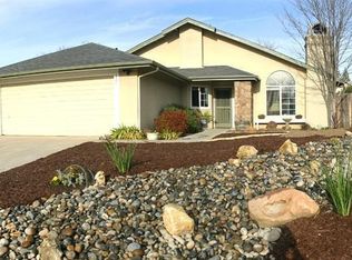 825 Crazy Horse Ct, Paso Robles, CA 93446