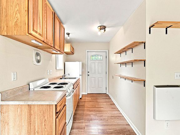 5th image of 6044 SE Henderson St Unit B
