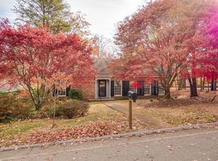 1001 Evanwood Dr, Lookout Mountain, TN 37350