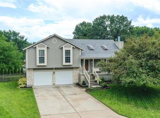 1227 NE Deerbrook Cir, Lees Summit, MO 64086