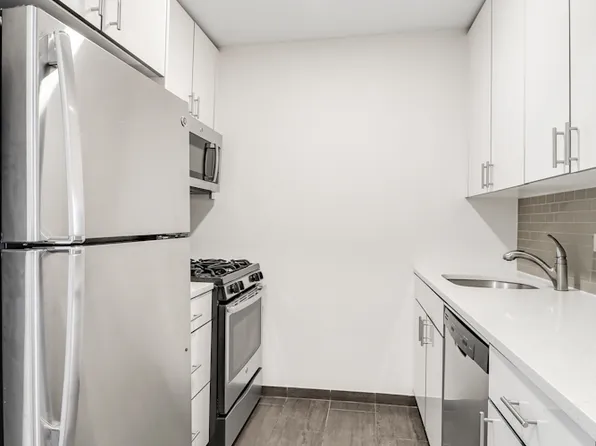 520 West 43rd Street image 3 of 22