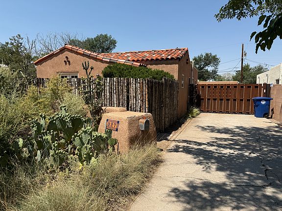 2nd image of 327 Solano Dr NE