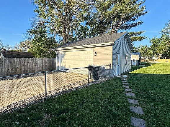 2nd image of 3470 Martha Dr