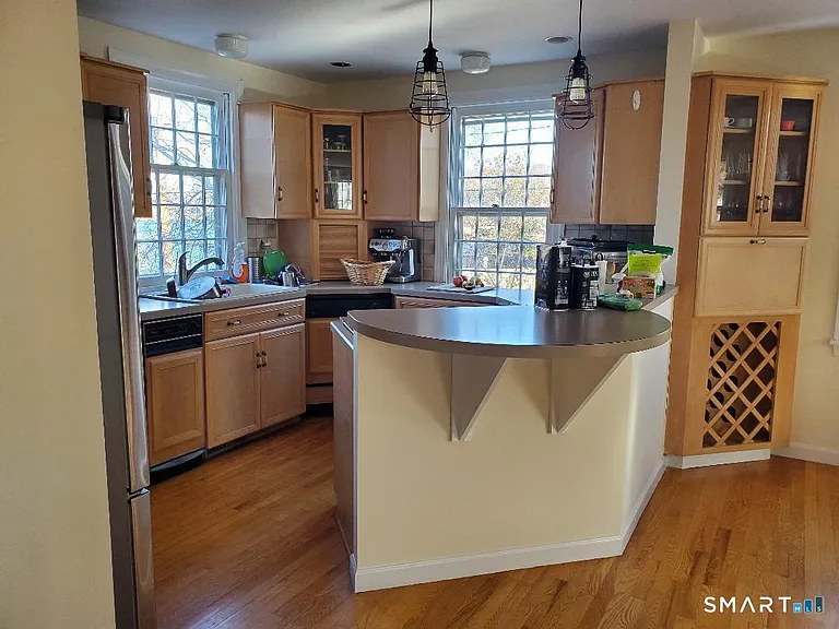 19 Grand Ave — Photo 11