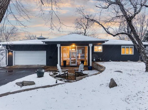 323 Burntside Dr, Golden Valley, MN 55422