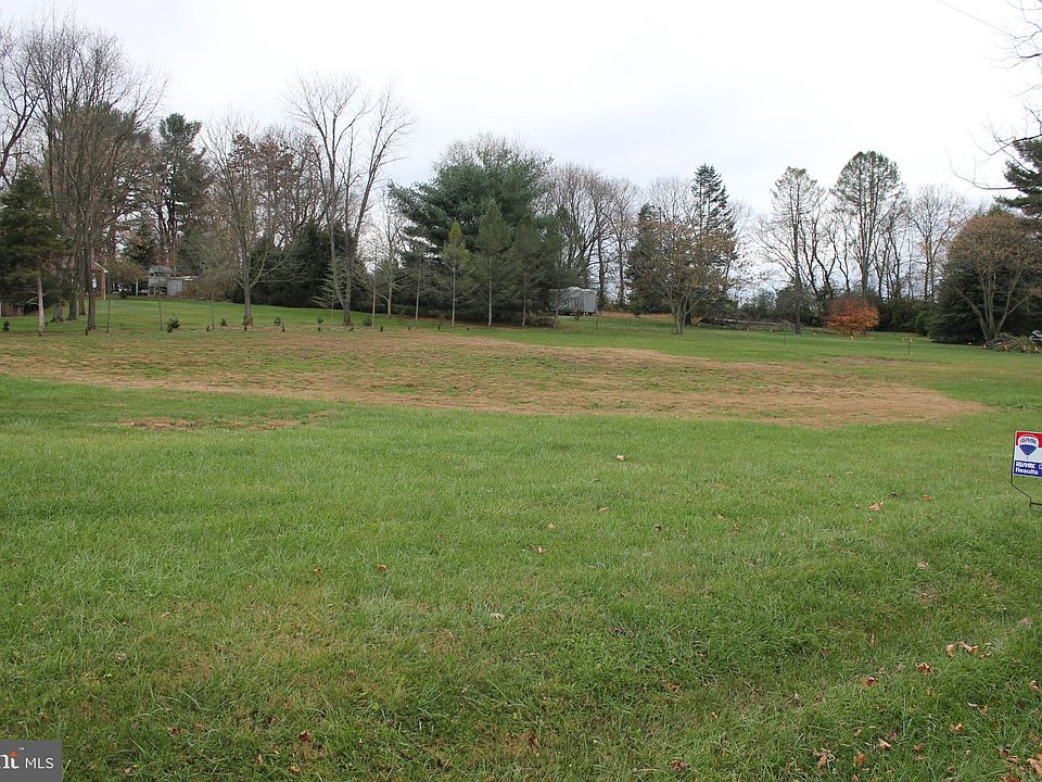 2nd image of 8554 Country Home Ln