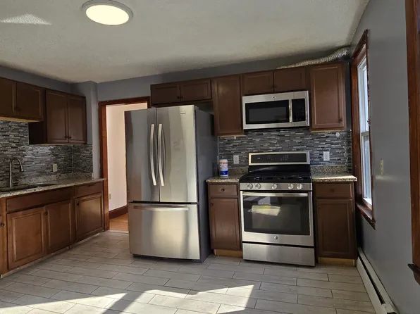 359 Concord St #2, Lowell, MA 01852