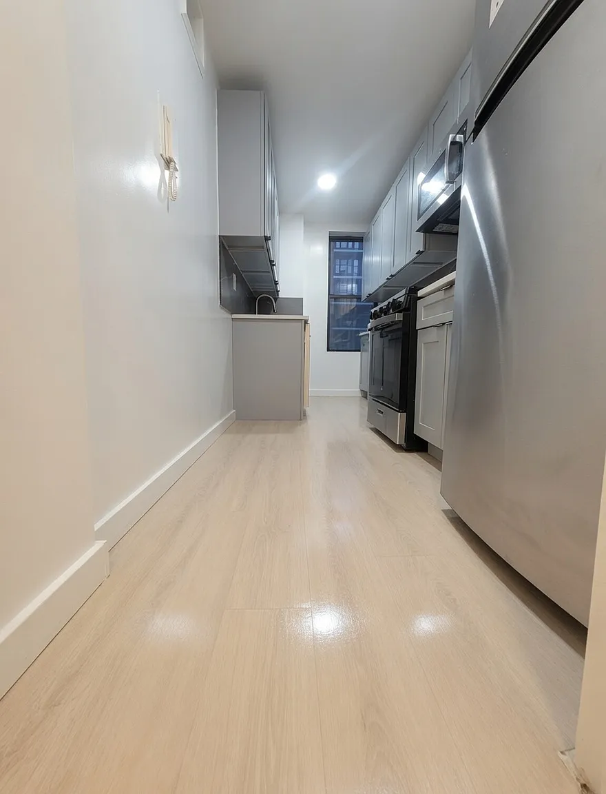 201 East 35th Street — Photo 4