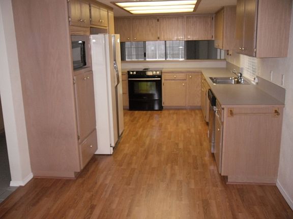 5th image of 11620 46th Ave NE #B