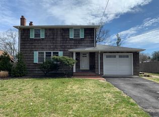 147 Duryea St, Riverhead, NY 11901