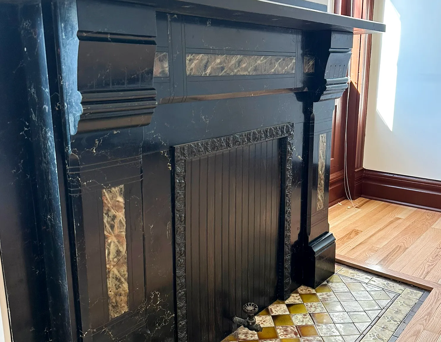 1607 Sarah St — Photo 3