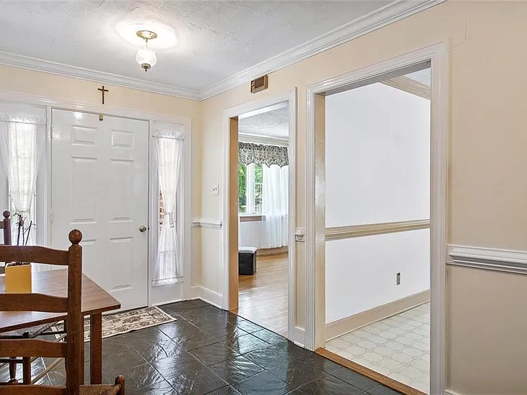 814 Duck Pond Rd — Photo 4