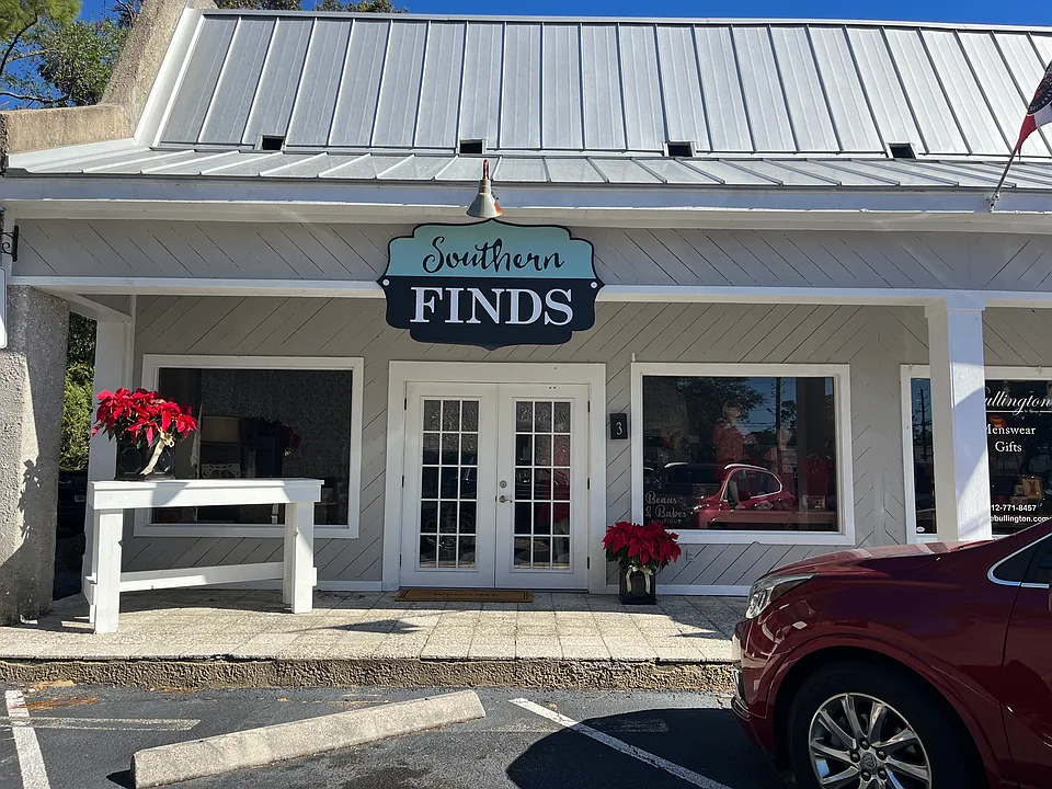 Highly visible entrance to Commercial Retail, office, Vendor Market space.