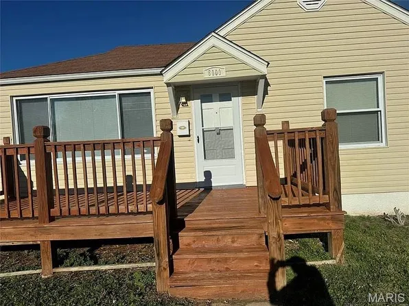 6000 Cascade Dr, Saint Louis, MO 63134