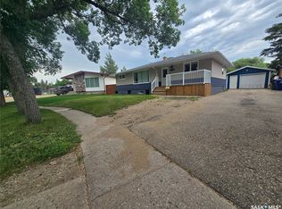 98 13th St NE, Weyburn, SK S4H1L1
