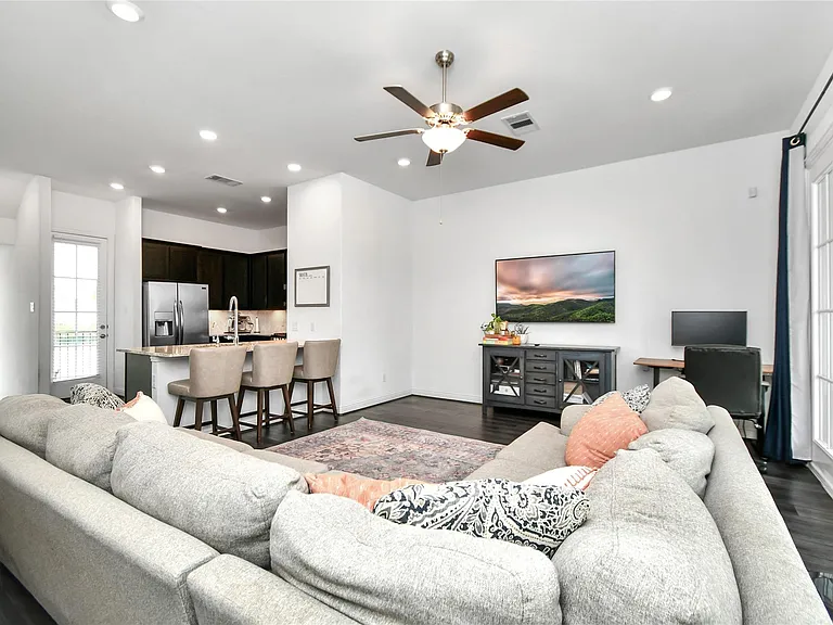 11012 Mikula Dr — Photo 37