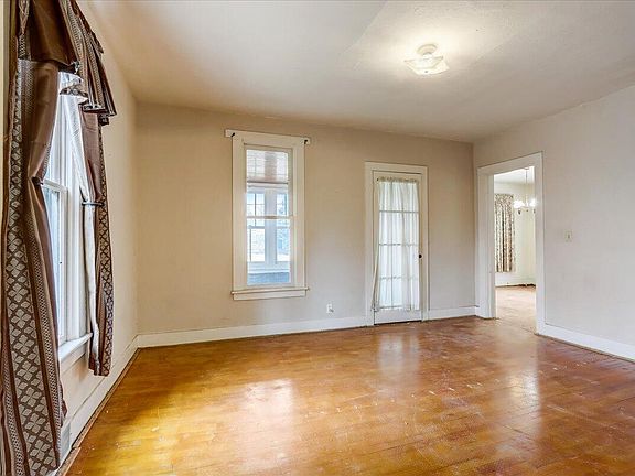 3rd image of 531 Summit Ave