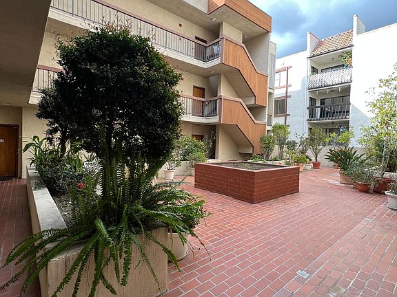 4th image of 511 N Jackson St APT 104