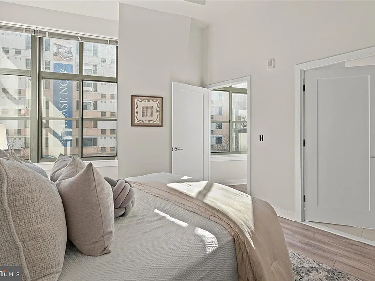 460 New York Ave NW #304 — Photo 17