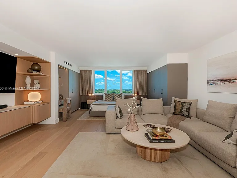 2301 Collins Ave #1527 — Photo 2
