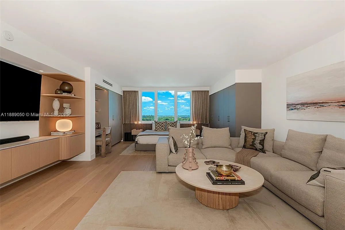 Building Photo - 2301 Collins Ave #1527