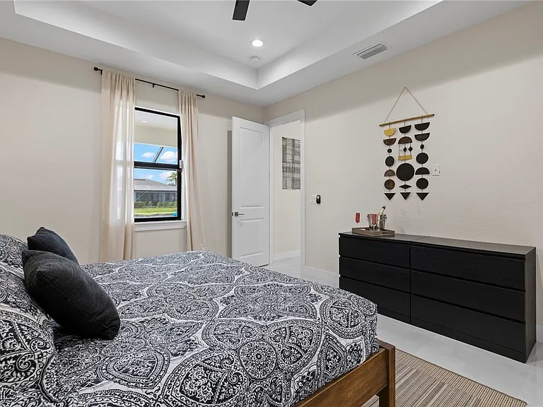 1137 SW 18th Ct — Photo 12