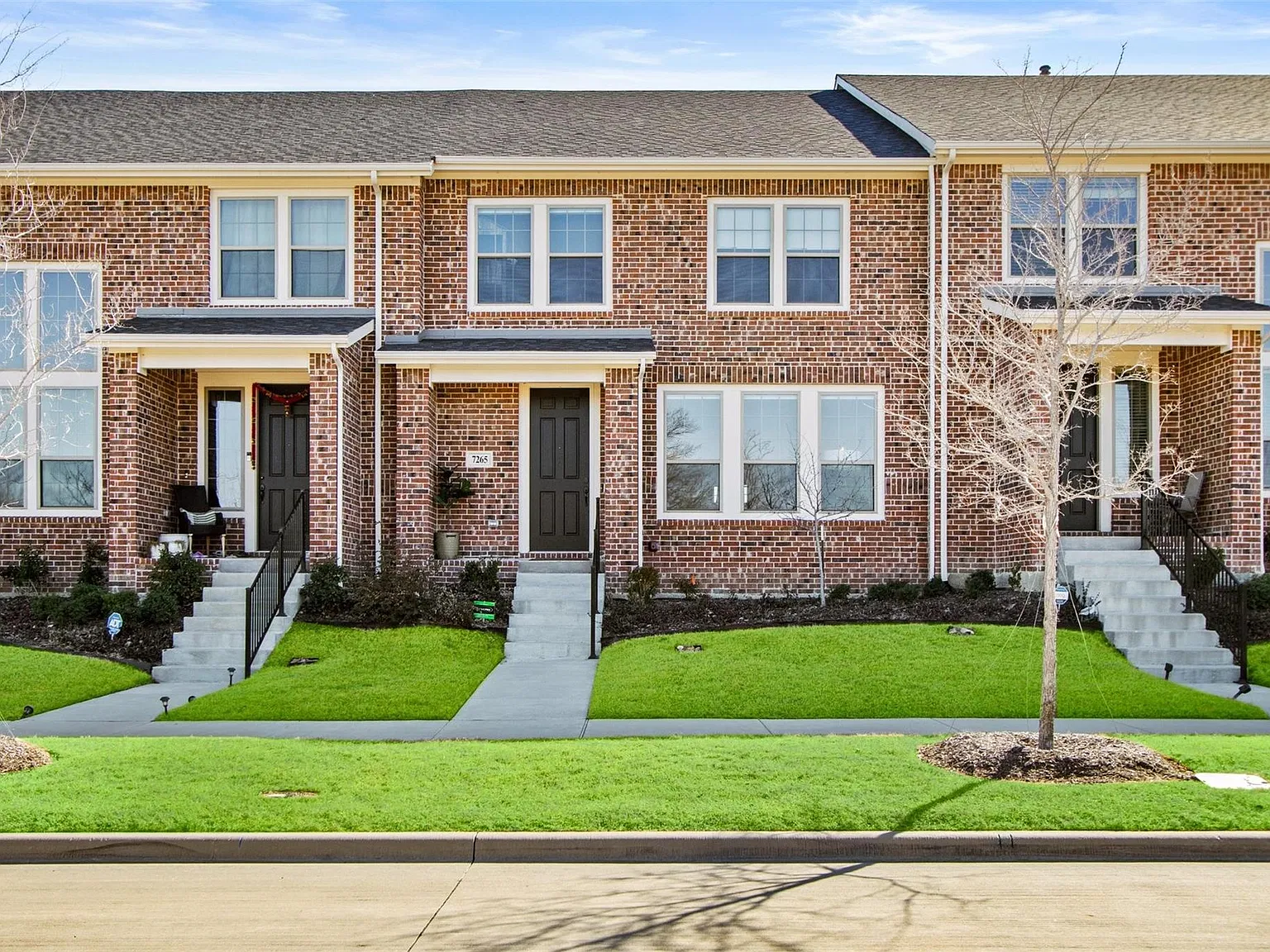 3 bed, 2.5 bath, 1937 sqft, $2,800 — Photo 1
