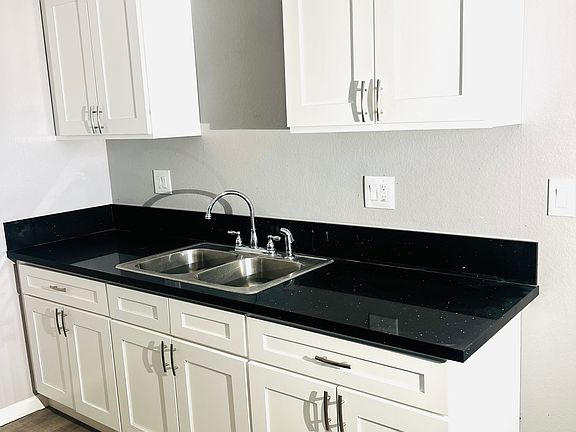 4th image of 6744 Orizaba Ave #6