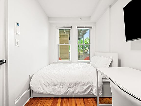 2nd image of 18 Benedict St #9