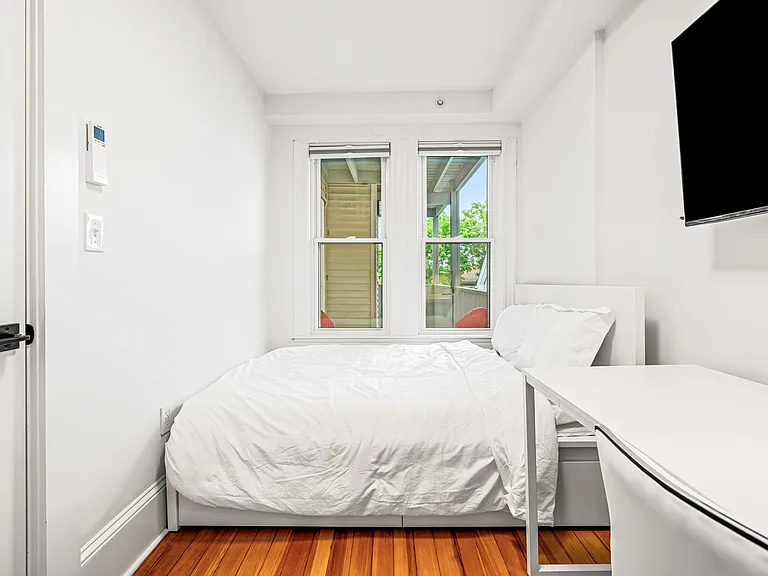 18 Benedict St #8 — Photo 2
