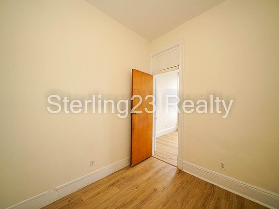 5th image of 26-10 Hoyt Ave S #3E