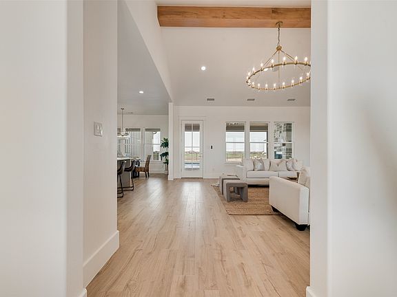 4th image of 384 Edwards Rd