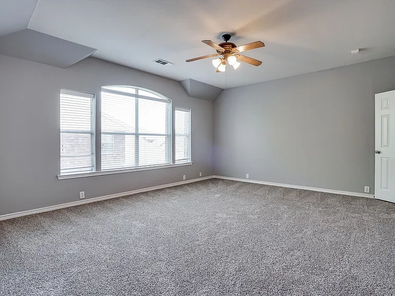 7657 Ravenhill Dr — Photo 26