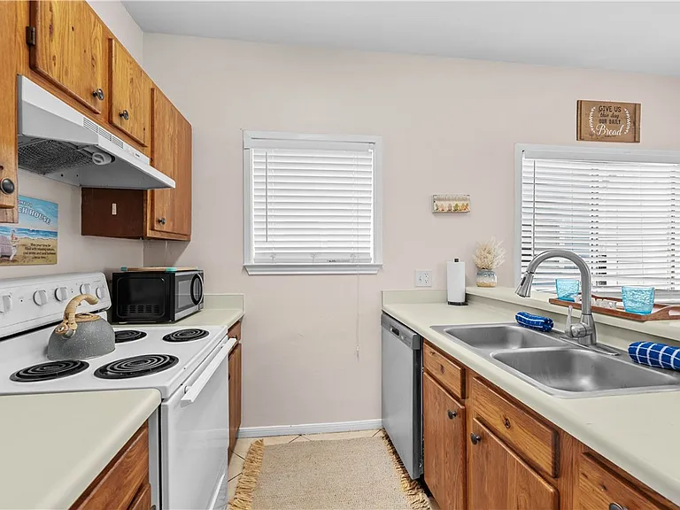 15010 Leeward Dr #104 — Photo 15