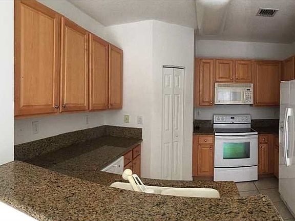 4th image of 7101 NW 114th Ct