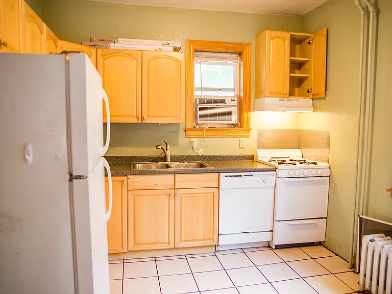 825 15th Ave SE #2 — Photo 1