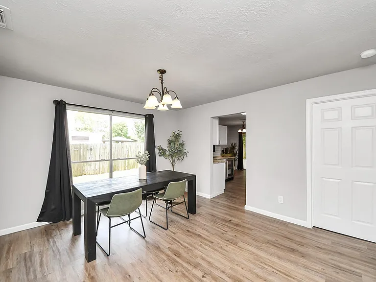 16118 Bunker Ridge Rd — Photo 10