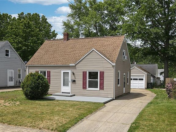 3rd image of 866 Chinook Ave