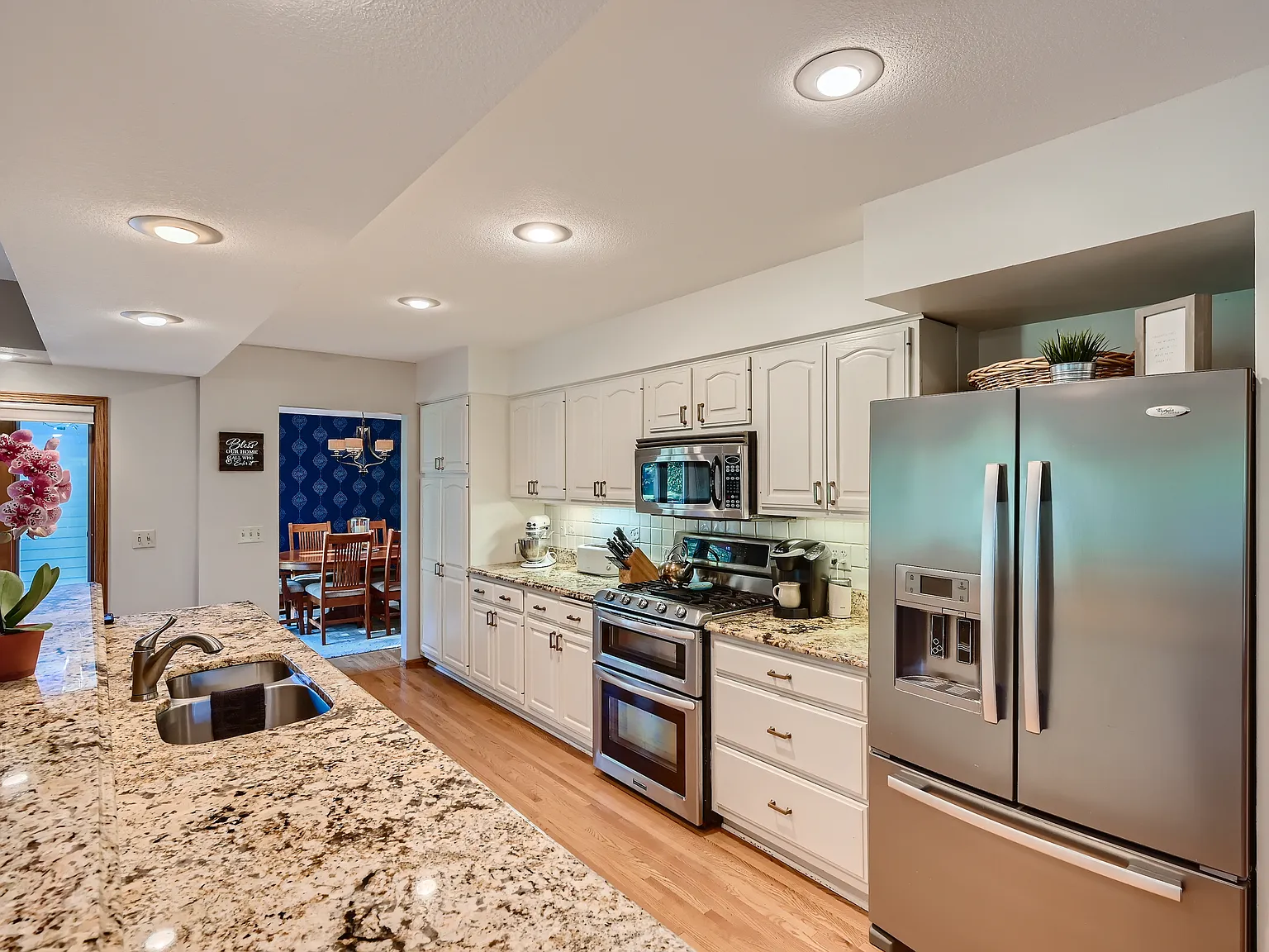 5 bed, 2.5 bath, 3794 sqft, $4,200 — Photo 4