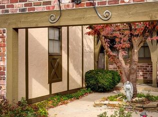 7612 W 102nd St, Overland Park, KS 66212