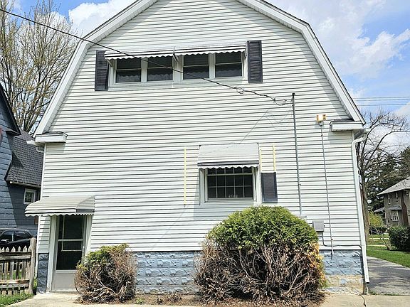 2nd image of 2108 6th St