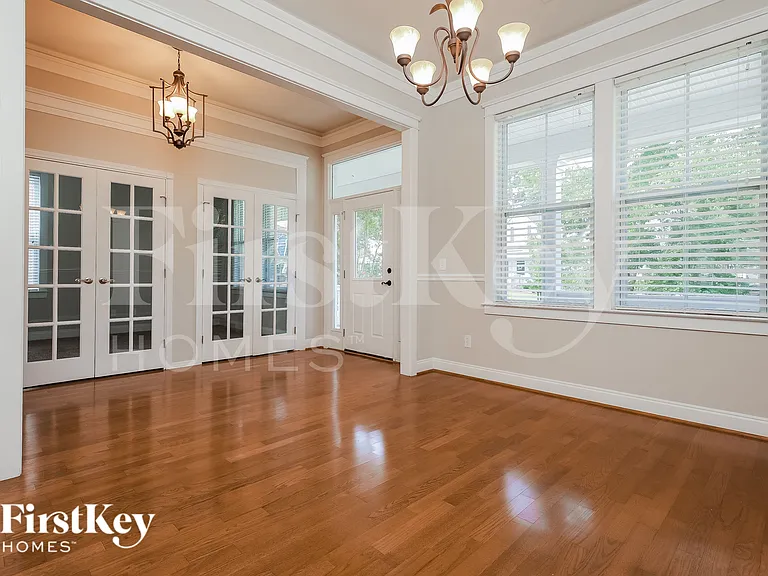 228 Silverwood Ln — Photo 6