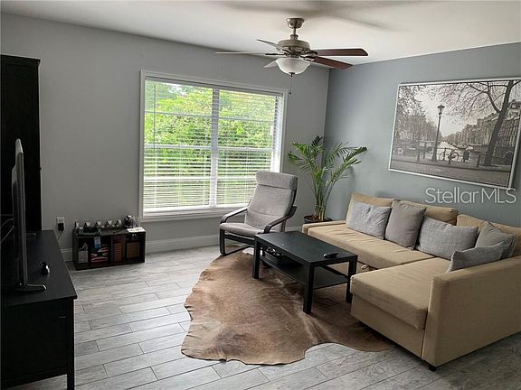 4th image of 2520 E Washington St #203