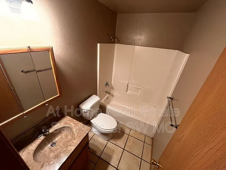 631 W Meadowview Dr #5 — Photo 4