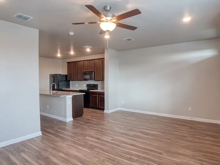1622 Lummus Dr — Photo 4