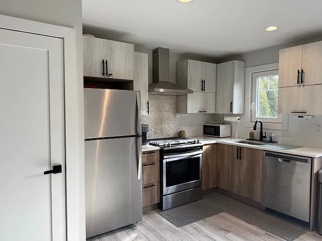 170 W Montauk Hwy