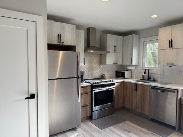 170 W  Montauk Hwy , Lindenhurst, NY 11757 – 2-bedroom rental in Lindenhurst