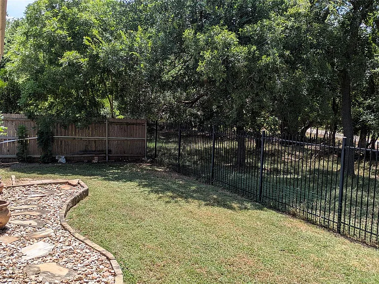 7737 Little Deer Trl — Photo 13