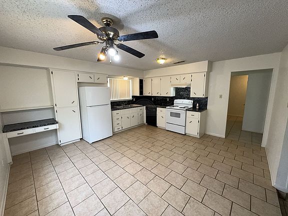 4th image of 2408 Carnation Dr