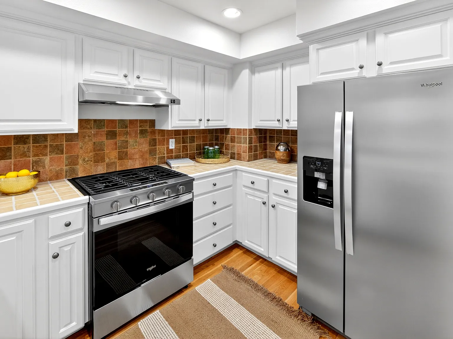 3 bed, 3.5 bath, 1650 sqft, $5,500 — Photo 3